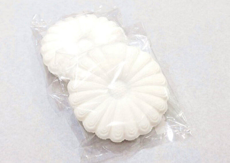 落雁 菊まんじゅう （白）こしあん入り - お菓子のたつや